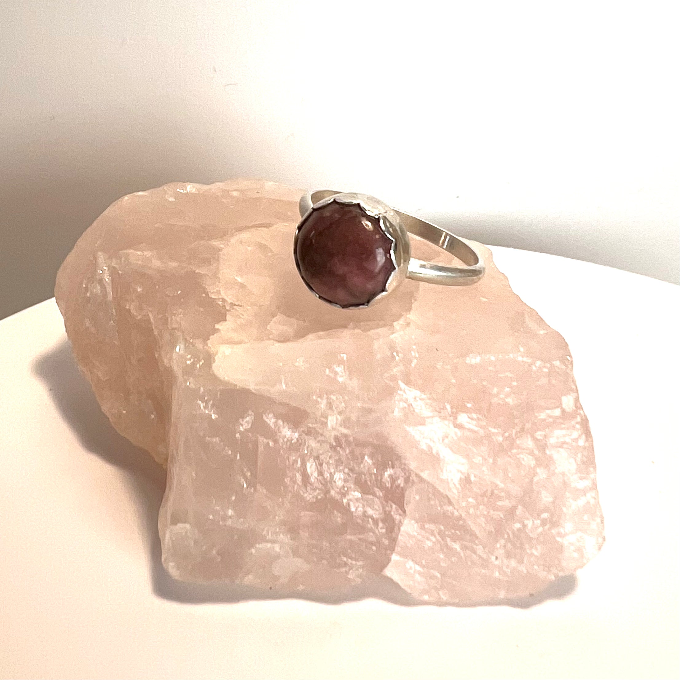 Full Stop Scalloped Rhodonite Ring